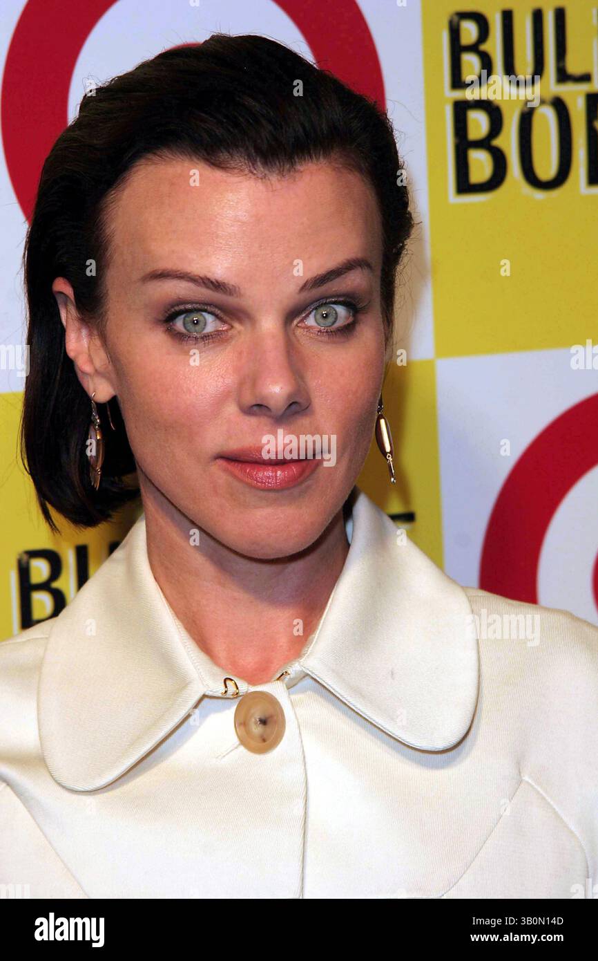 9 SEPTEMBRE 2008 – NEW YORK, NEW YORK, ÉTATS-UNIS – DES CÉLÉBRITÉS AIDENT TARGET À CÉLÉBRER SES BULLSEYE BODEGAS, QUATRE MAGASINS À DURÉE LIMITÉE SITUÉS DANS LES ENVIRONS DE NEW YORK, NEW YORK, À L'OCCASION D'UNE SOIRÉE D'OUVERTURE. BULLSEYE BODEGA MIDTOWN-NYC-09/10/08.DEBI MAZAR. - - 2008.I13210JZ(crédit image : © John Zissel/Globe photos/ZUMAPRESS.com) Banque D'Images