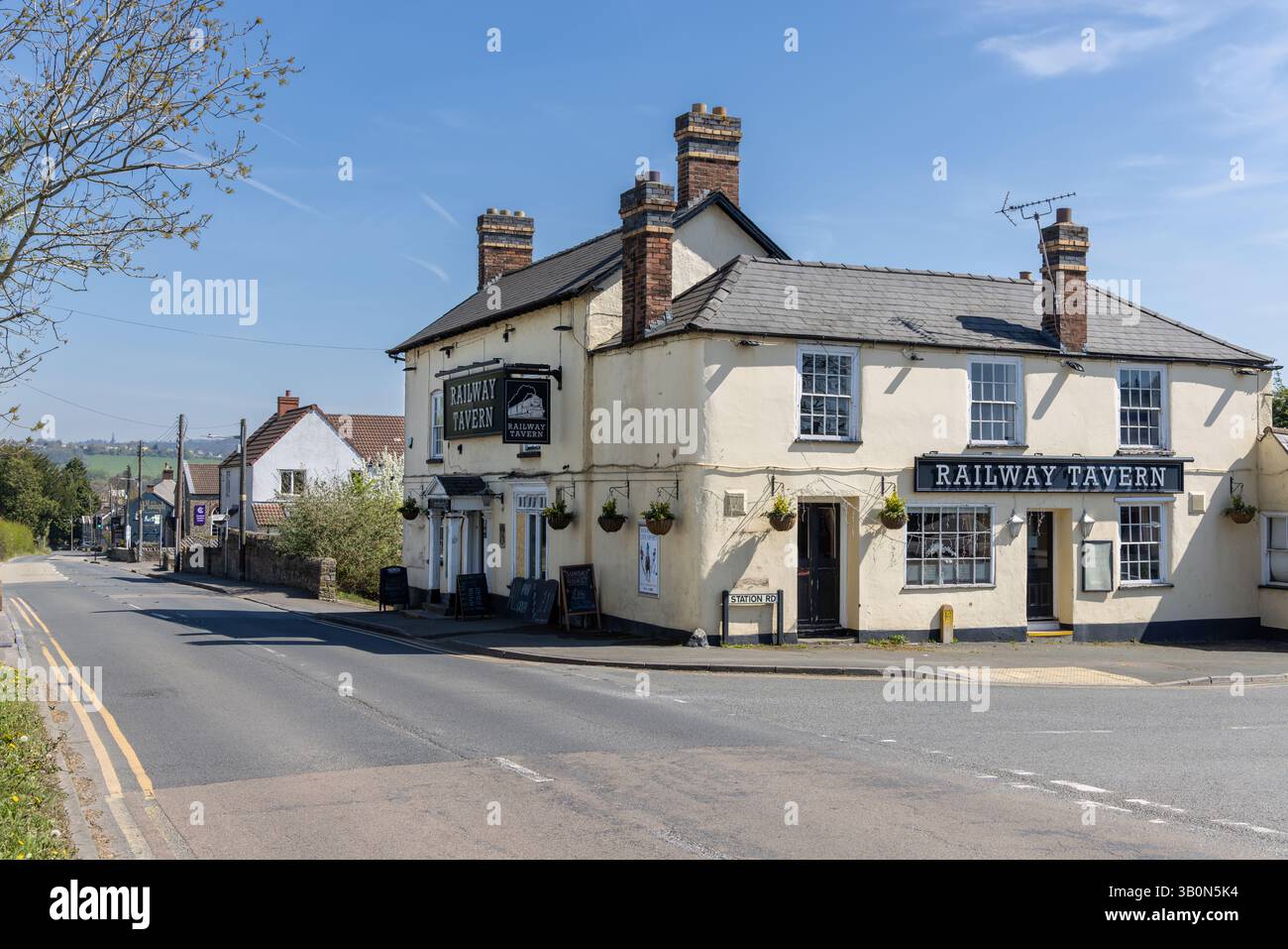The Railway Tavern 19th Century public House, Charfield, South Gloucestershire, Angleterre, Royaume-Uni Banque D'Images