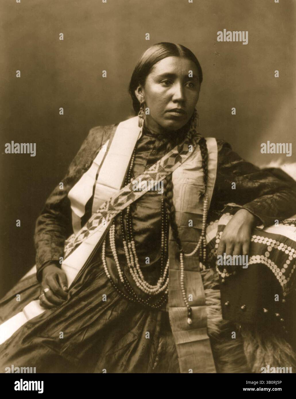 6 juin 1899 - États-Unis - Indiens Sioux : Susan Frost. (Crédit image : © BuyEnlarge/ZUMAPRESS.com) Banque D'Images