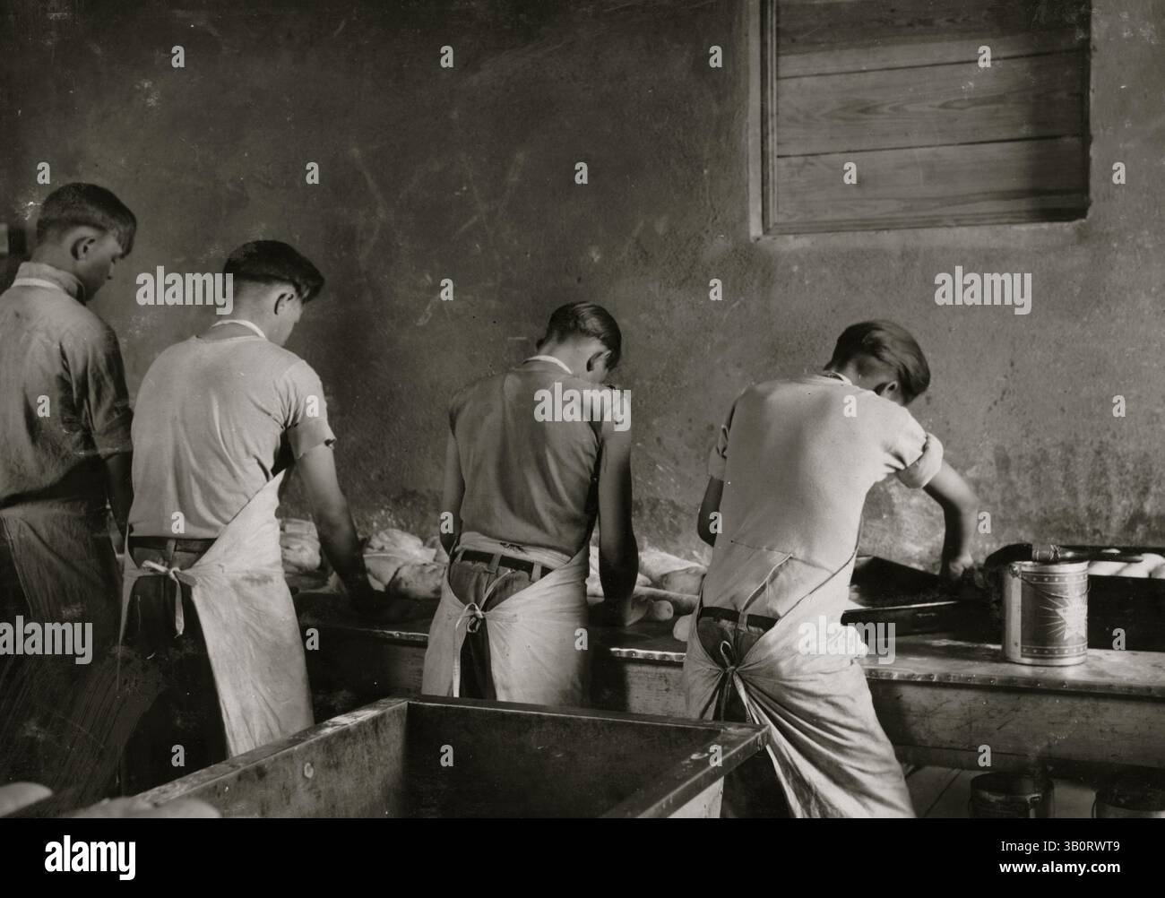 1917 - Pauls Valley, OK, États-Unis - faire du pain. École de formation Pauls Valley. (Crédit image : © BuyEnlarge/ZUMAPRESS.com) Banque D'Images