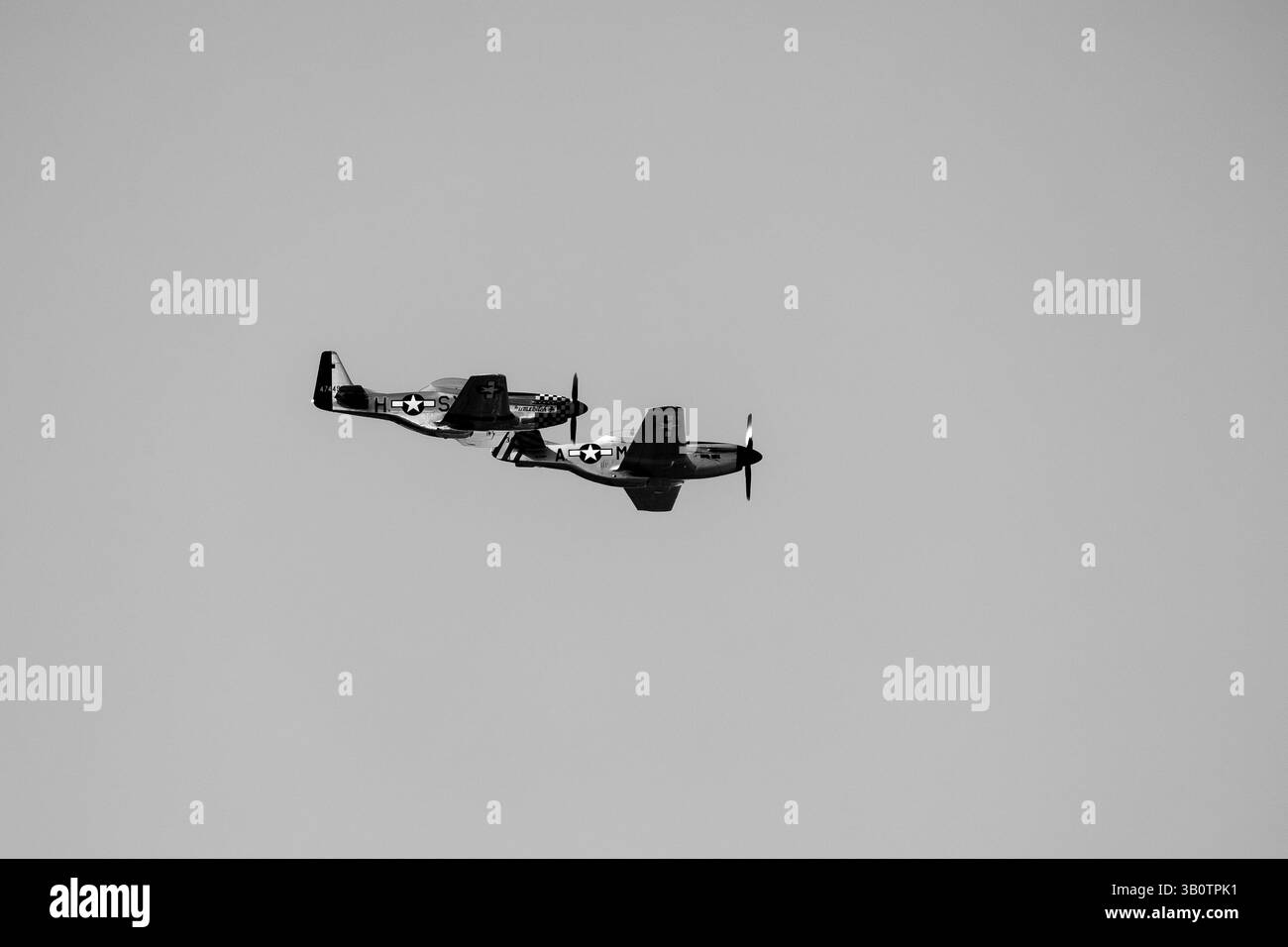 Photographie de deux avions volant côte à côte. Banque D'Images