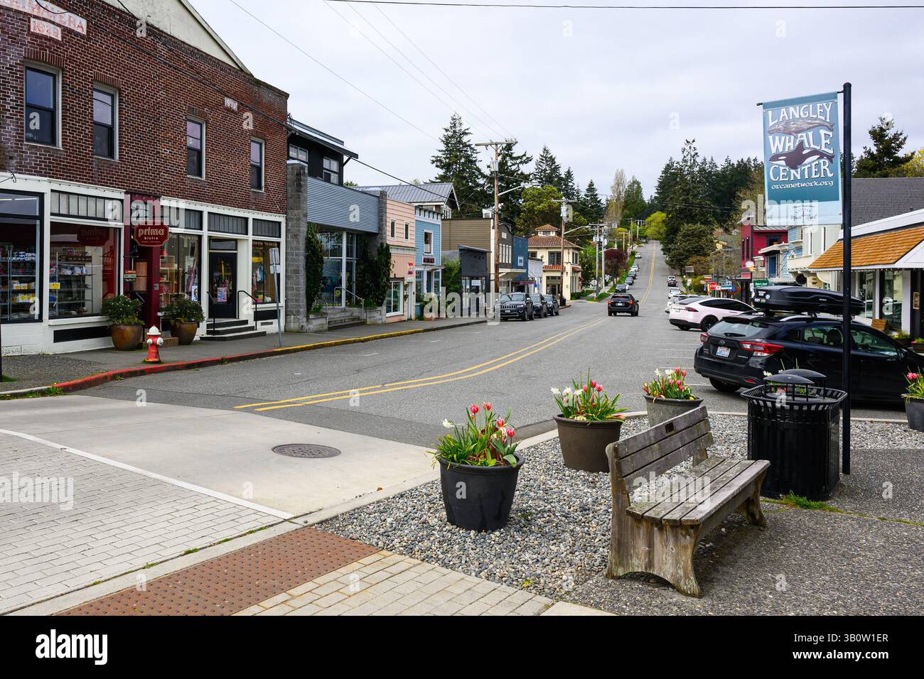 Langley, WA, États-Unis - 16 avril 2025 ; vue sur le paysage urbain le long de la 1st Street à Langley sur Whidbey Island Banque D'Images