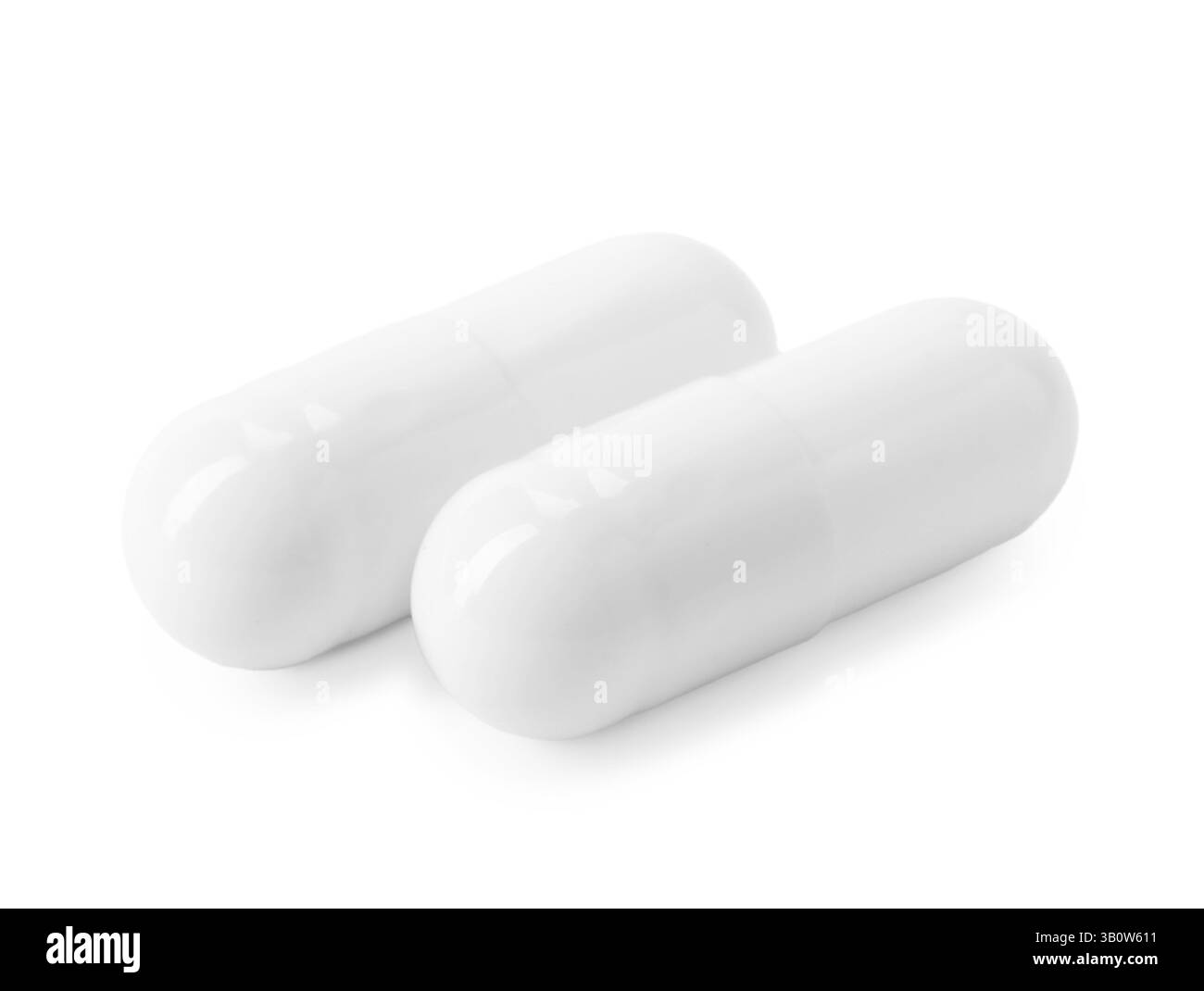 Capsules de collagène isolées sur blanc. Complément alimentaire Banque D'Images