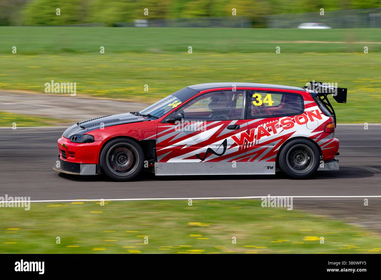 Une bonne journée pour Wilf Self de Warminster dans sa Honda Civic au Championnat de berlines CCRC à Castle Combe dans le Wiltshire. 2ème et 3ème places Banque D'Images
