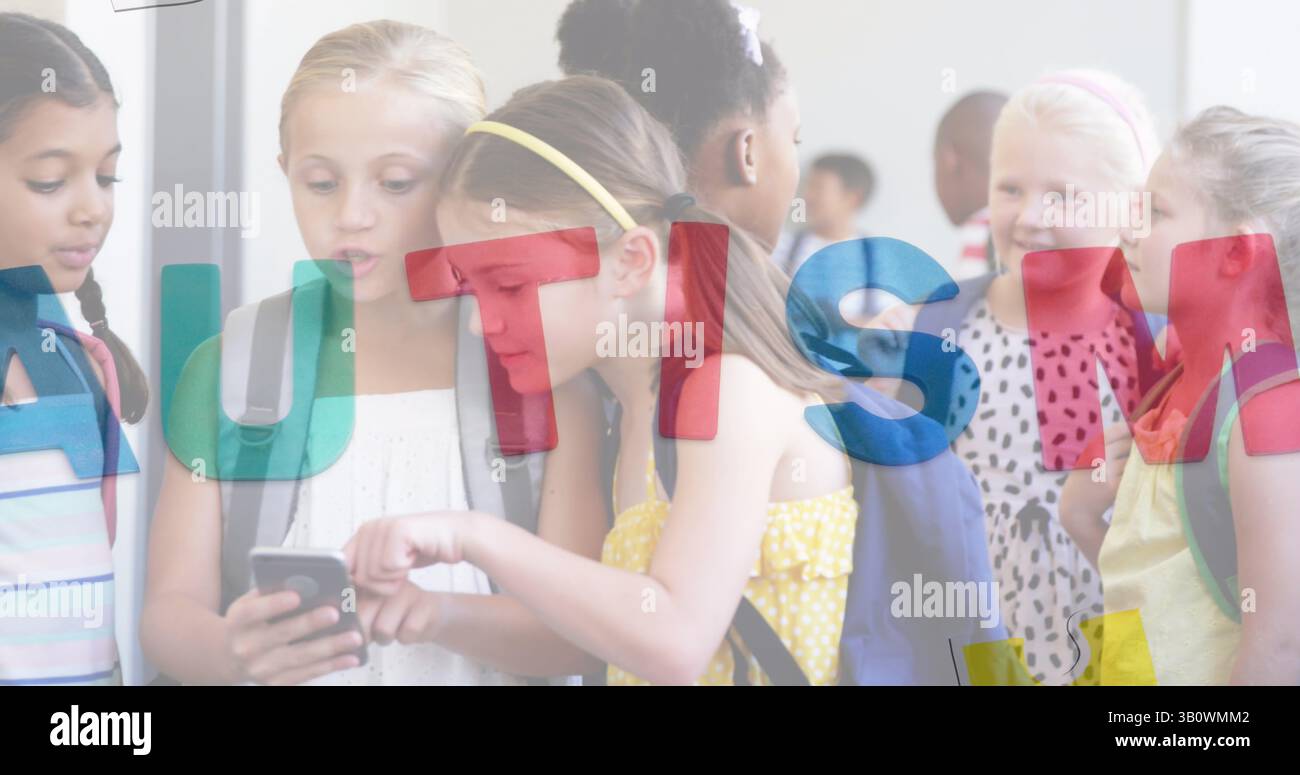 Image d'un texte autiste sur divers écoliers utilisant un smartphone Banque D'Images
