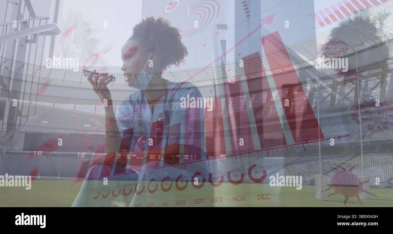 Image de données financières et de cellules virales sur un médecin afro-américain utilisant un smartphone Banque D'Images