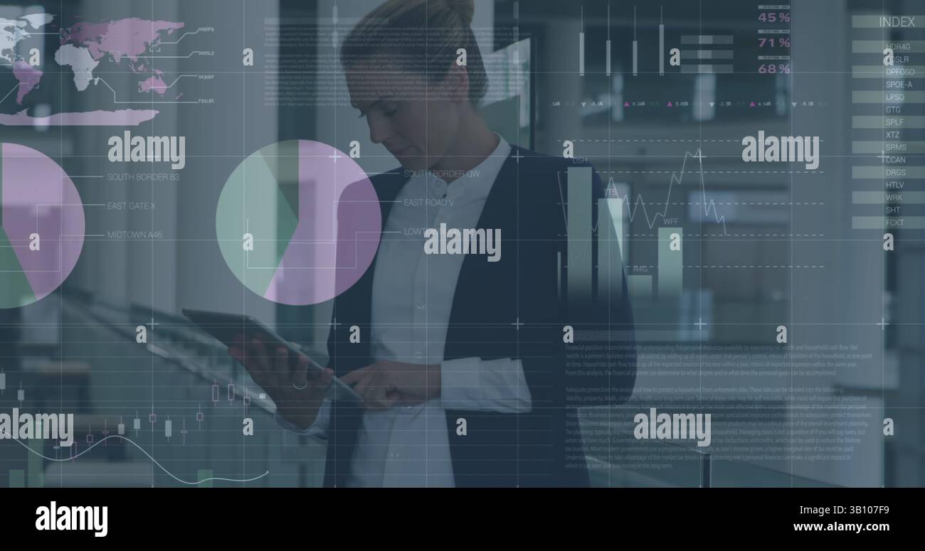 Image des données financières et du globe sur femme d'affaires caucasienne à l'aide d'un smartphone Banque D'Images