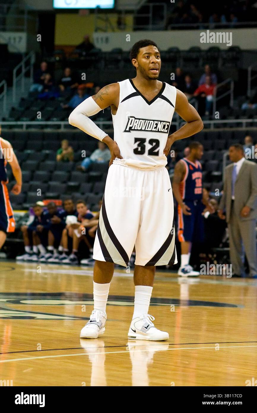 18 novembre 2010 : Providence Friars garde Vincent Council (32 ans) en action contre les Morgan State Bears au Dunkin Donuts Center à Providence, Rhode Island. Providence a battu Morgan State 77-55.(image crédit : © Anthony Nesmith/Cal Sport Media/ZUMAPRESS.com) Banque D'Images
