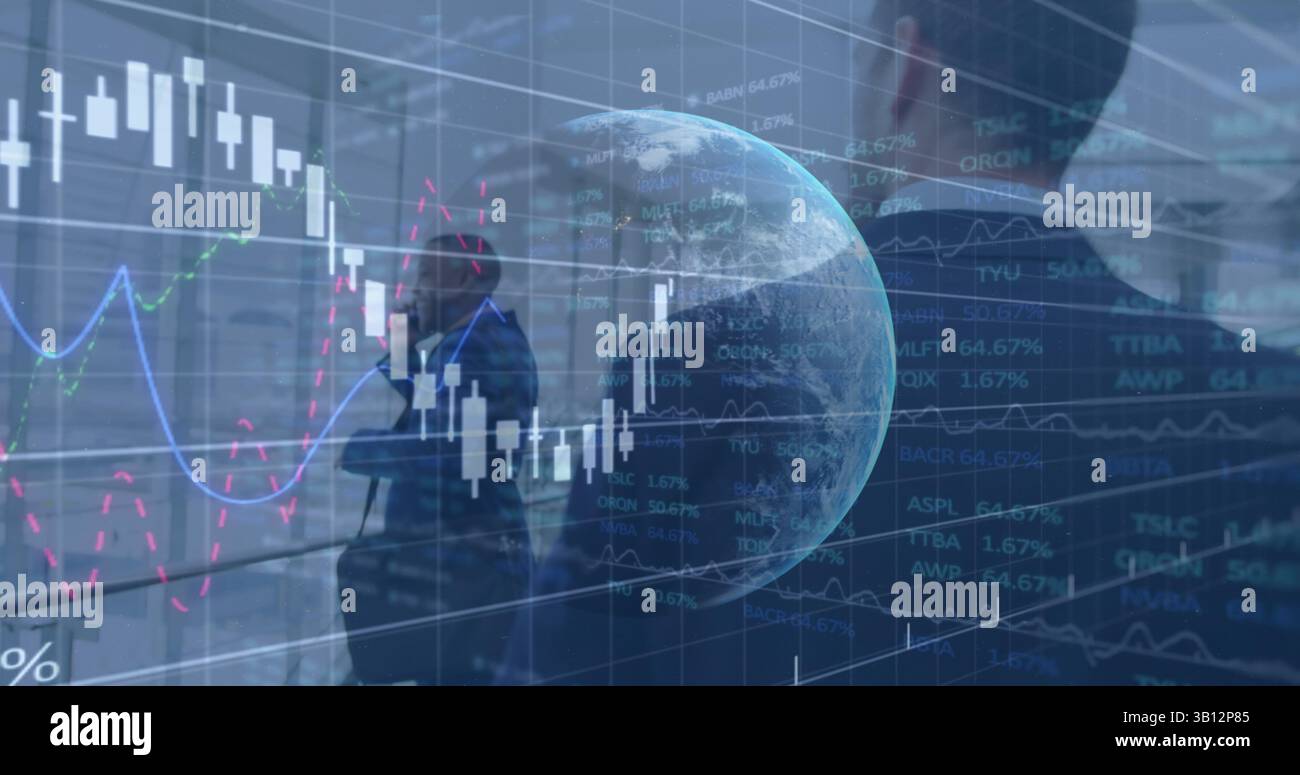 Image du traitement des données financières sur deux hommes d'affaires diversifiés Banque D'Images
