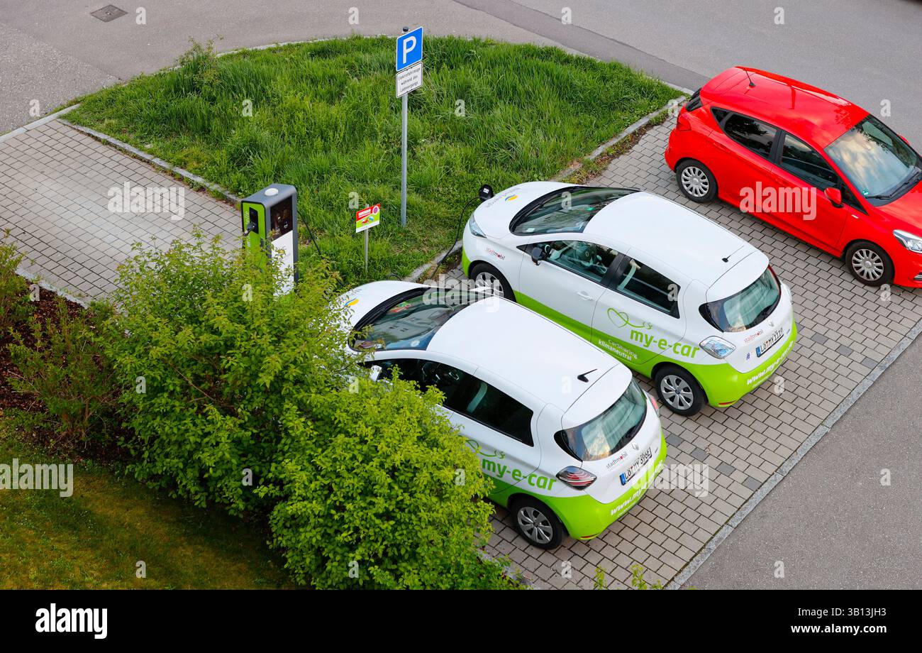 Weil am Rhein, Allemagne. 24 avril 2025. Weil am Rhein, Allemagne - 24 avril 2025 : Carsharing Elektromobilität mit Ladestelle für Elektrofahrzeuge, Parkplatz, Laden, chargeur, Supercharger, e-Auto, Ladesäule, Ladestation, partage de voiture, crédit : dpa/Alamy Live News Banque D'Images