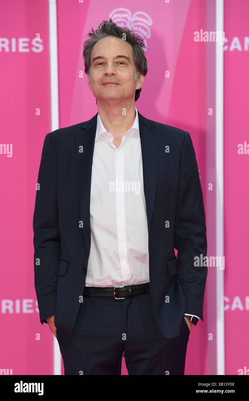 CANNES, Jeff Russo assiste à la cérémonie d'ouverture du 8ème Festival International des Canneseries au Palais des Festivals le 24 avril 2025 à Cannes, France. Crédit / crédit : Media Pictures / Alamy Live News Banque D'Images