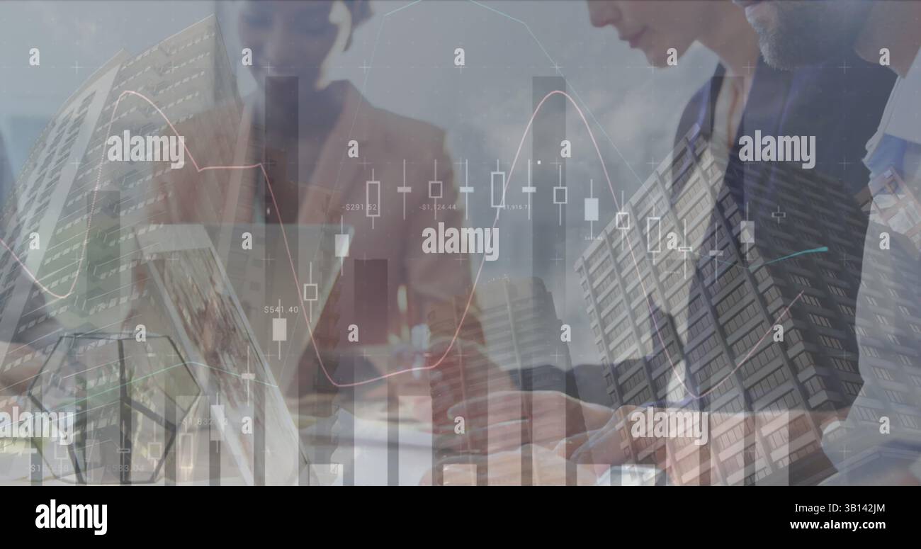 Image de graphiques financiers, de données et de paysage urbain sur divers hommes d'affaires parlant au bureau Banque D'Images