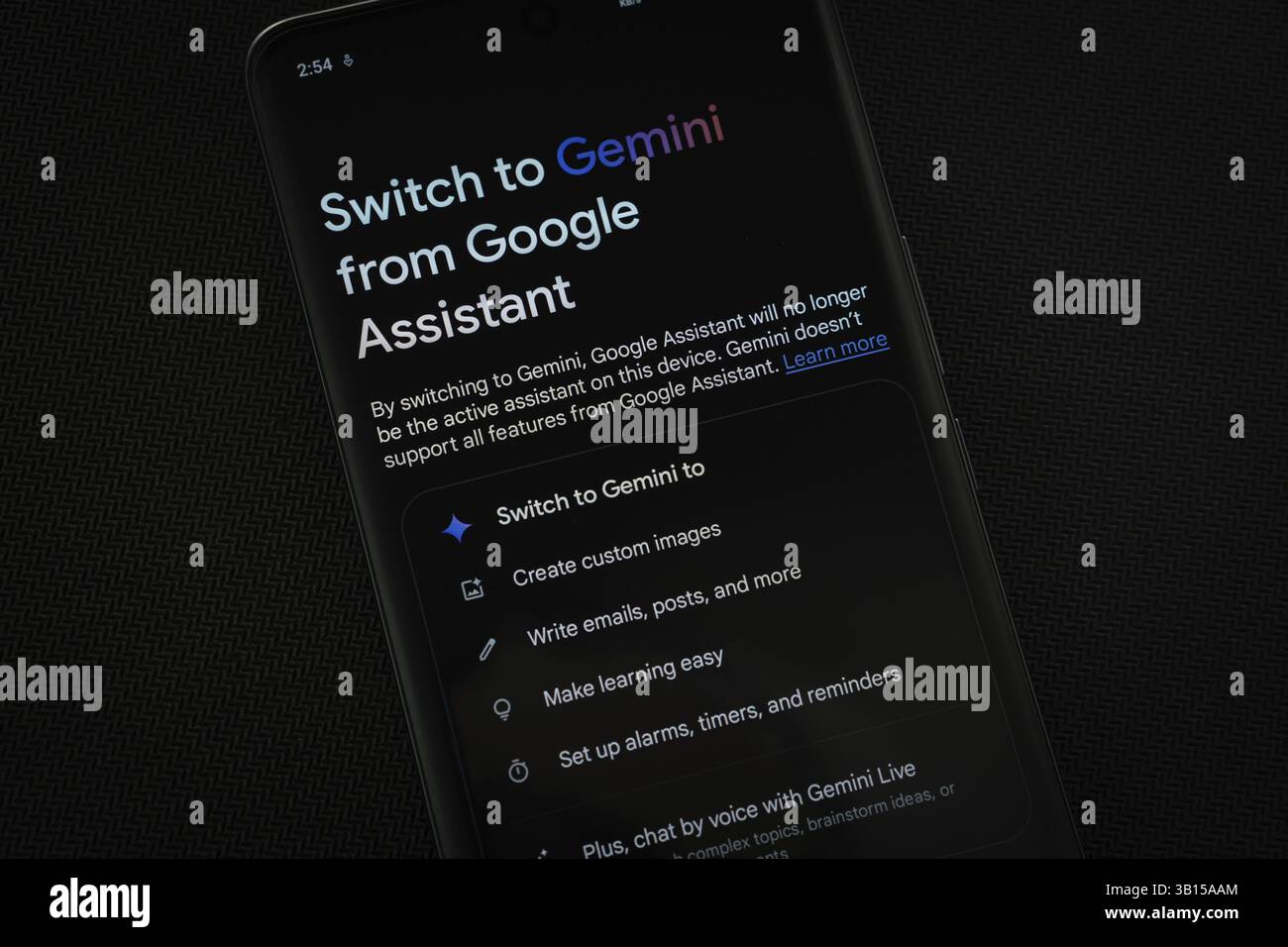 Dhaka, Bangladesh, 17 mars 2025 : L'application de Google Gemini est affichée sur un écran de smartphone, Asia Banque D'Images