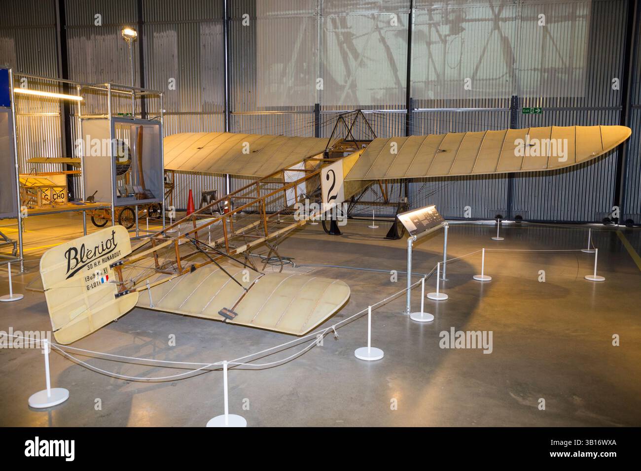 Réplique Blériot XI avion / avion / avion en exposition statique au Brooklands Museum, l'ancienne usine aéronautique à Weybridge, Surrey. ROYAUME-UNI. (139) Banque D'Images