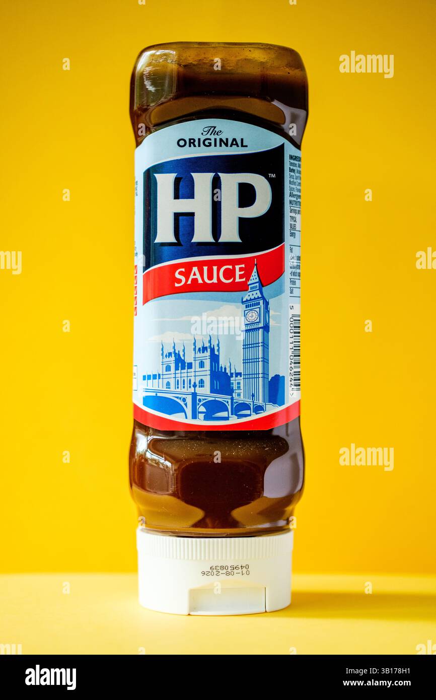 Londres Royaume-Uni, avril 25 2025, bouteille de sauce brune HP originale Banque D'Images