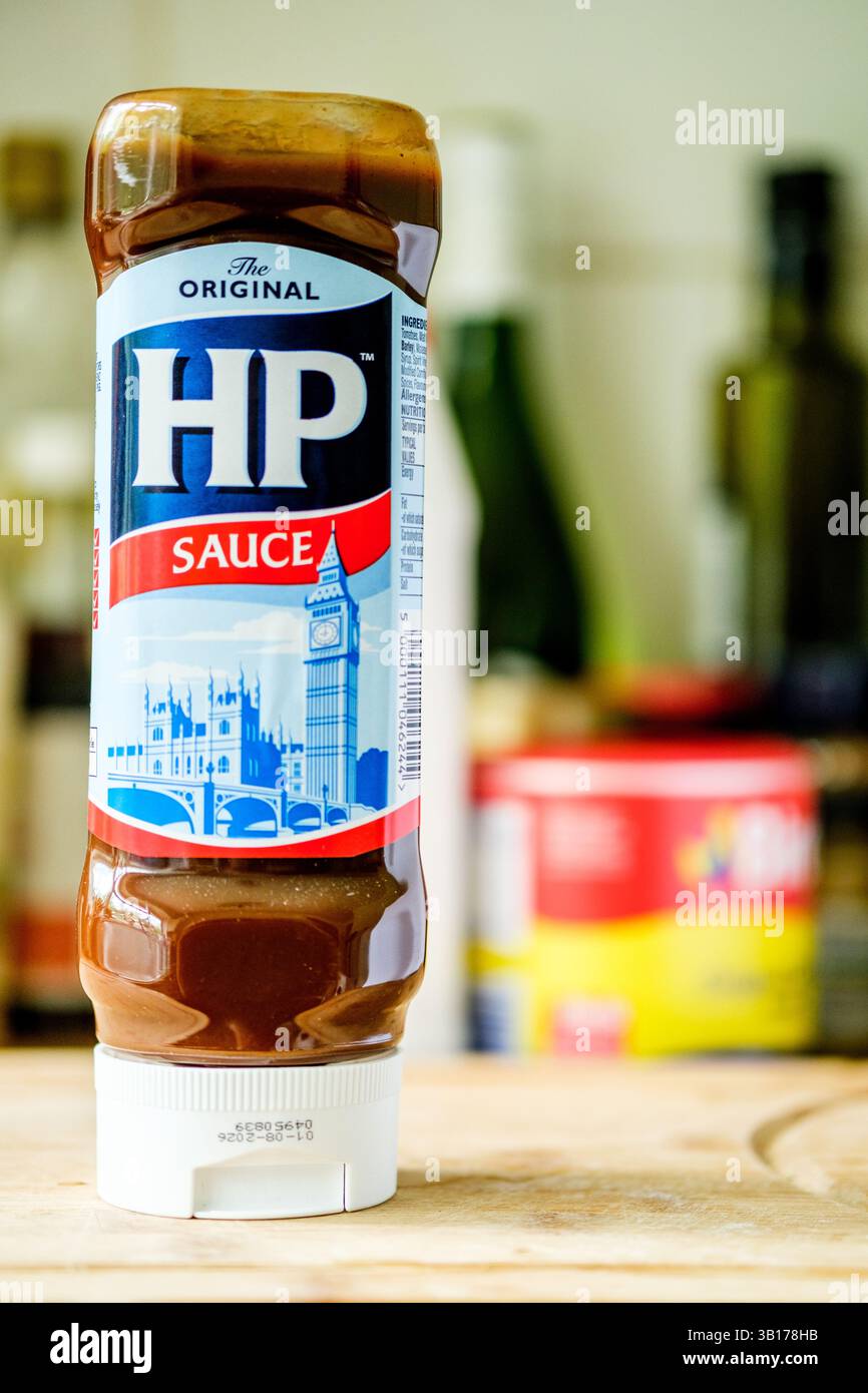 Londres Royaume-Uni, avril 25 2025, bouteille de sauce brune HP originale Banque D'Images