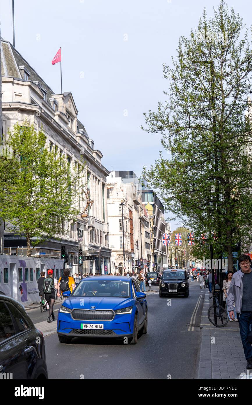 Les gens et la circulation sur Oxford Steet à Londres Royaume-Uni Banque D'Images