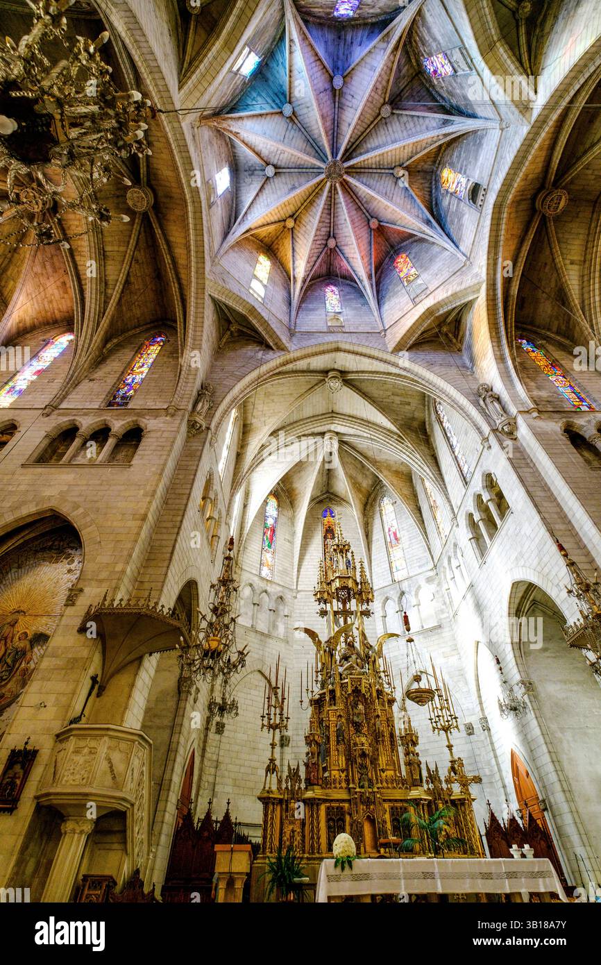 Église notre-Dame des douleurs, style néo-gothique du XIXe siècle, ancienne église de Santa María de Manacor, nef principale avec plan de croix latine, Manacor, Majorque, Îles Baléares, Espagne. Banque D'Images