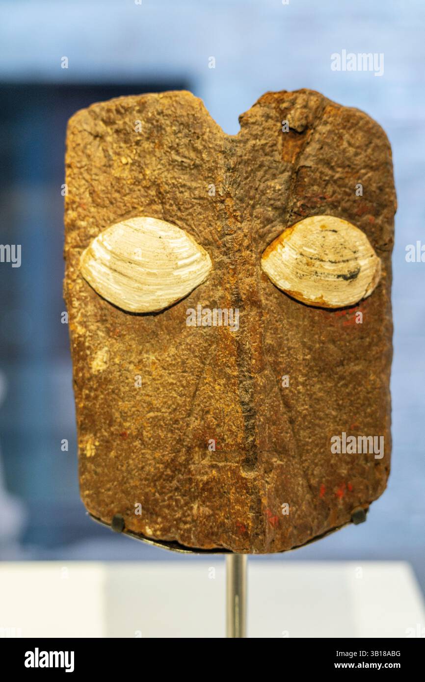 Masque Chancay, côte centrale du Pérou, année 1000 à 1470 AD, bois, MuEC, Barcelone, Catalogne, Espagne. Banque D'Images Masque Chancay, côte centrale du Pérou, année 1000 à 1470 AD, bois, MuEC, Barcelone, Catalogne, Espagne. Banque D'Images