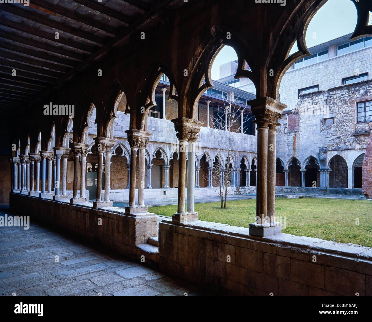 Claustro del Convento de Santo Domingo (Sant Domènec) de Girona, siglo XIV. Banque D'Images