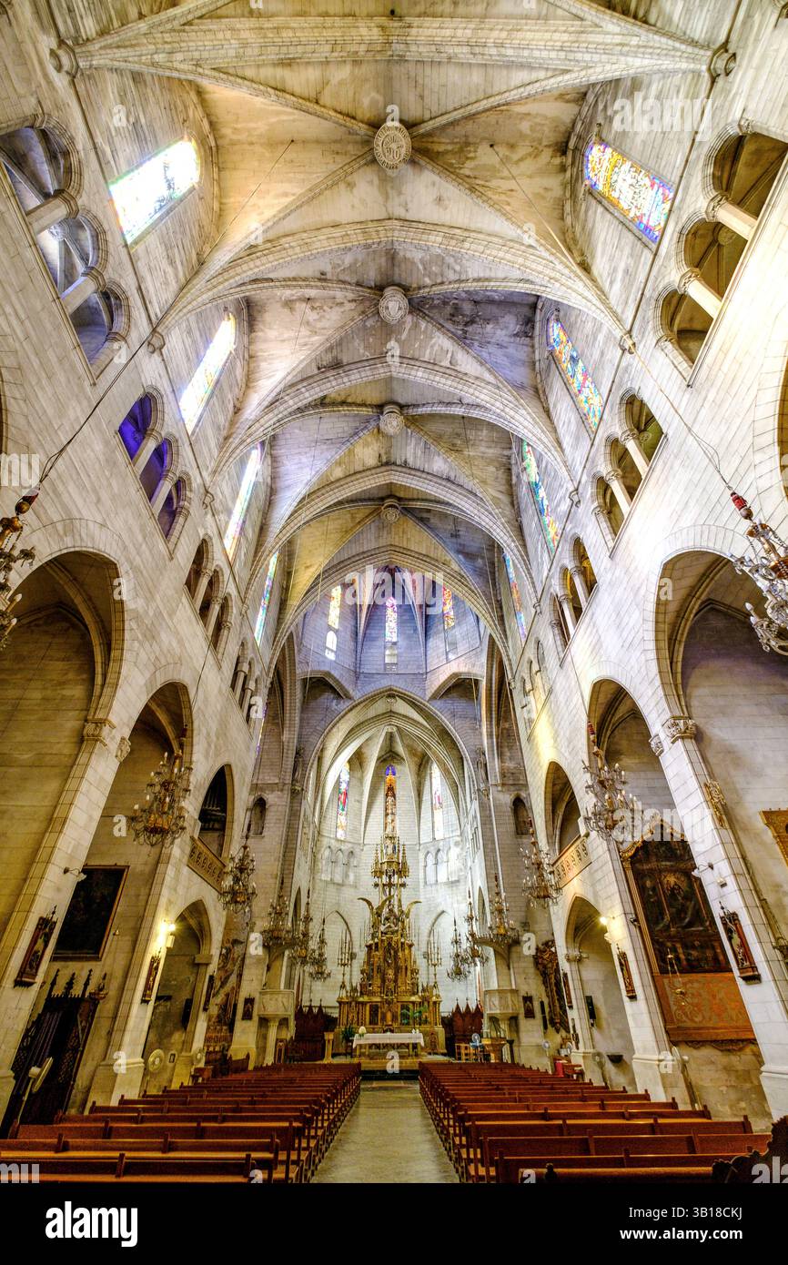 Église notre-Dame des douleurs, style néo-gothique du XIXe siècle, ancienne église de Santa María de Manacor, nef principale avec plan de croix latine, Manacor, Majorque, Îles Baléares, Espagne. Banque D'Images