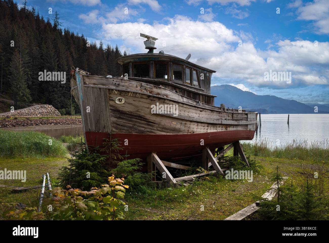 Le Trawler intérimaire à Hoonah Harbor, Alaska Banque D'Images