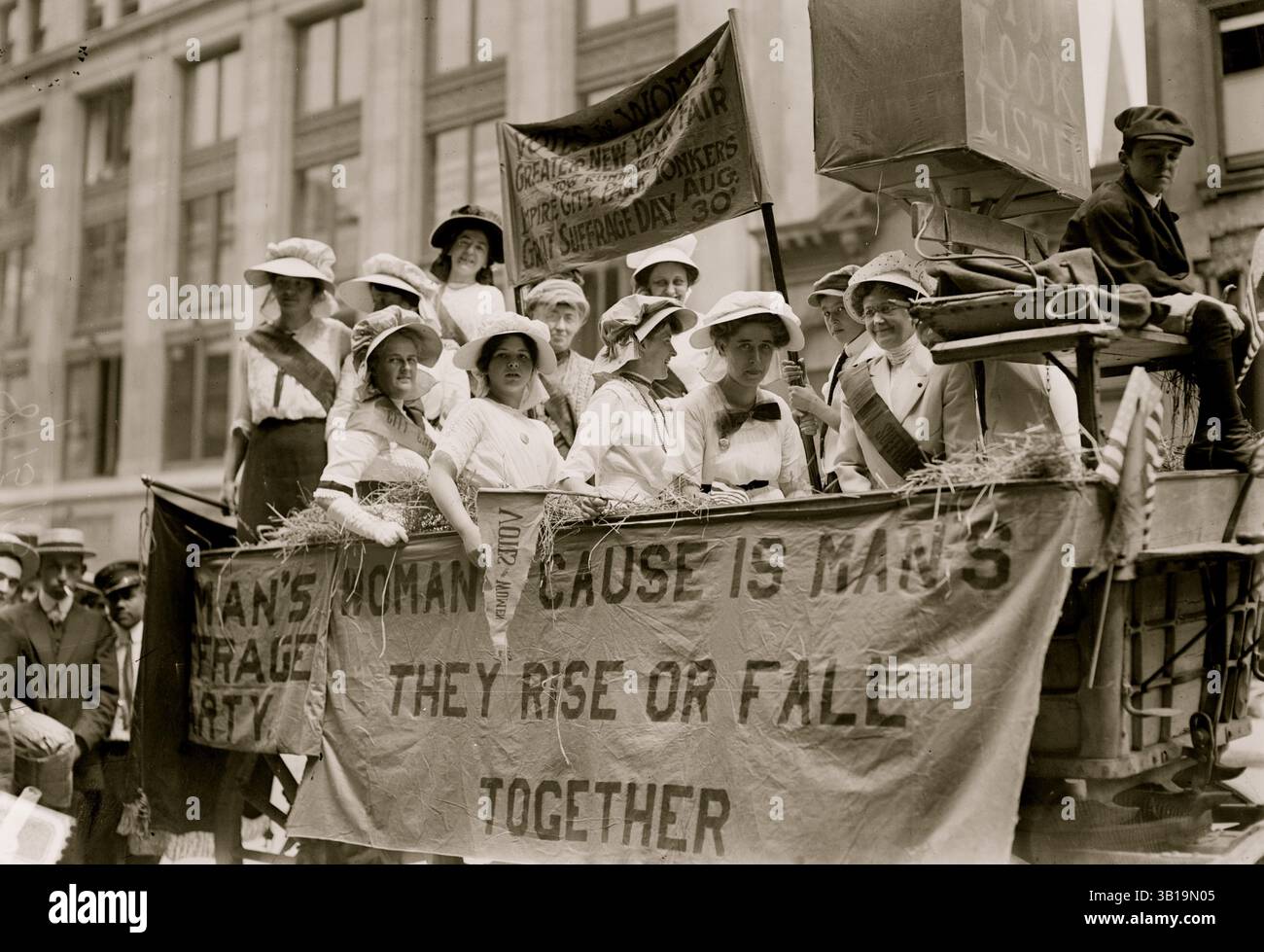 Juin 06, 1914 - New York, NY, États-Unis - chariot tiré par cheval pour transporter des suffragettes pour le Rallye de l'amendement Susan B. Anthony. Date exacte inconnue..(crédit image : © bain News Service/ZUMAPRESS.com) Banque D'Images
