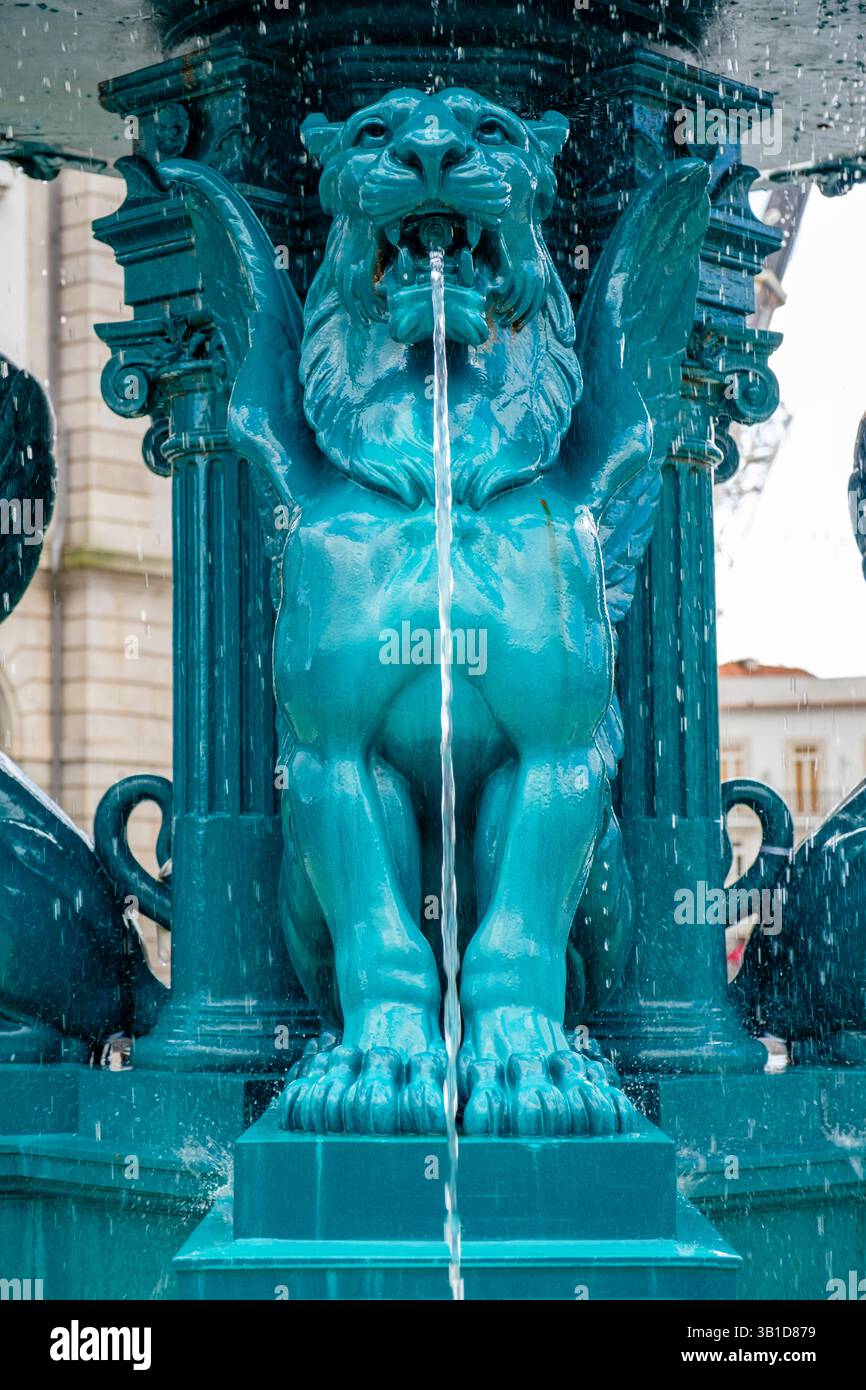 Fontaine des Lions en marbre du XIXe siècle, fonte dos Leões, Praça de Gomes Teixeira, sculpture publique, ville de Porto, Porto, Portugal Banque D'Images