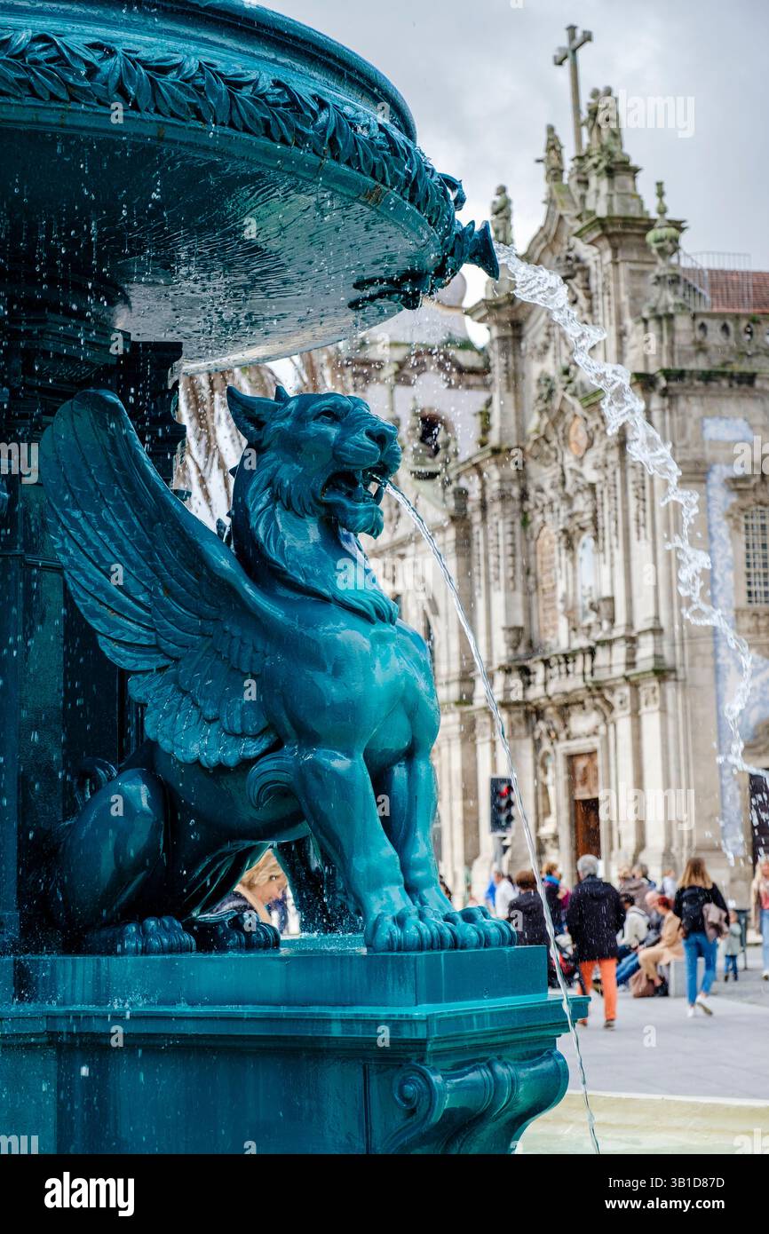 Fontaine des Lions en marbre du XIXe siècle, fonte dos Leões, Praça de Gomes Teixeira, sculpture publique, ville de Porto, Porto, Portugal Banque D'Images
