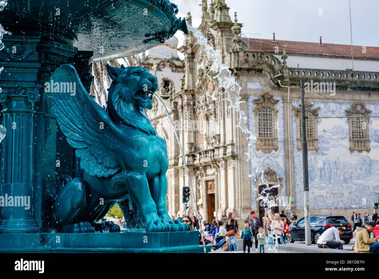 Fontaine des Lions en marbre du XIXe siècle, fonte dos Leões, Praça de Gomes Teixeira, sculpture publique, ville de Porto, Porto, Portugal Banque D'Images