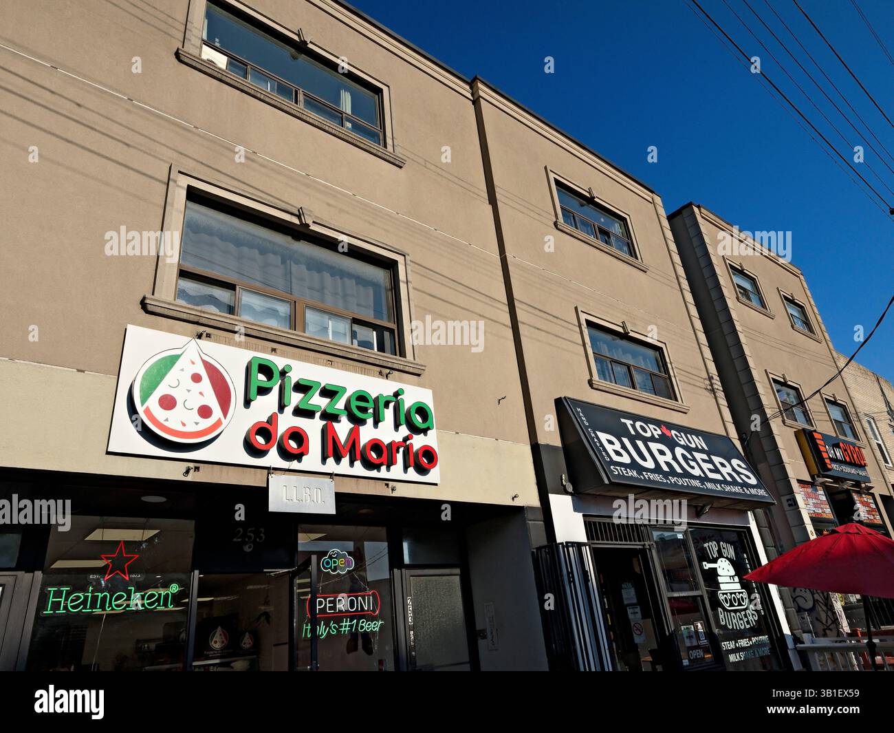 Toronto Canada / Kensington Market restaurants et vendeurs de nourriture. Le quartier de Kensington Market est un melting-pot de cultures, il a une diversité Banque D'Images