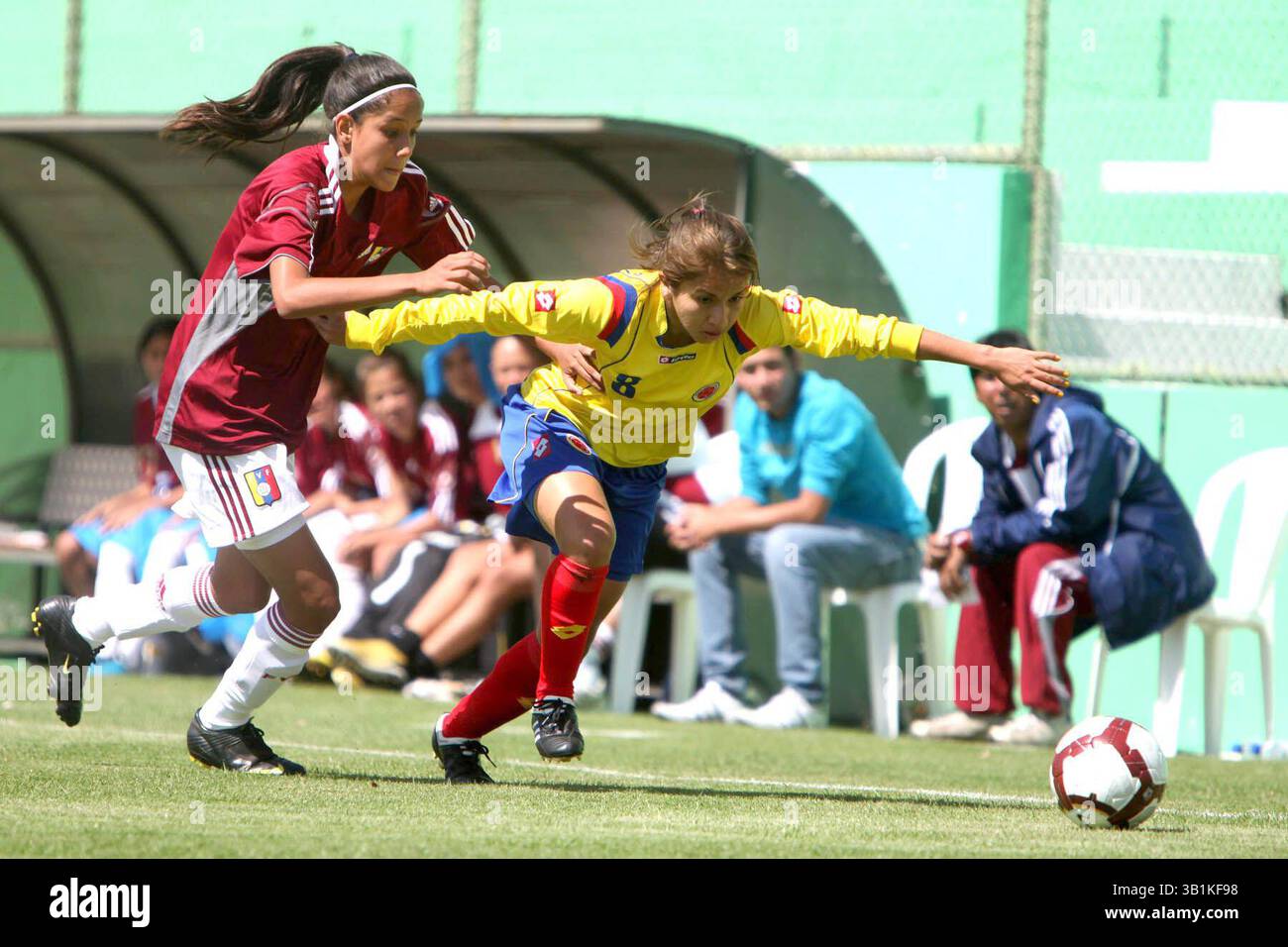 9 NOVEMBRE 2010 - AZOGUES, CAÃ'AR, ÉQUATEUR - (09/11/2010) AZOGUES, 09/11/2010, PARA DEPORTES, ESTADIO JORGE ANDRADE CANTOS, COLOMBIE VS. VENEZUELA. (Crédit image : © El Comercio/GDA/ZUMApress.com) Banque D'Images