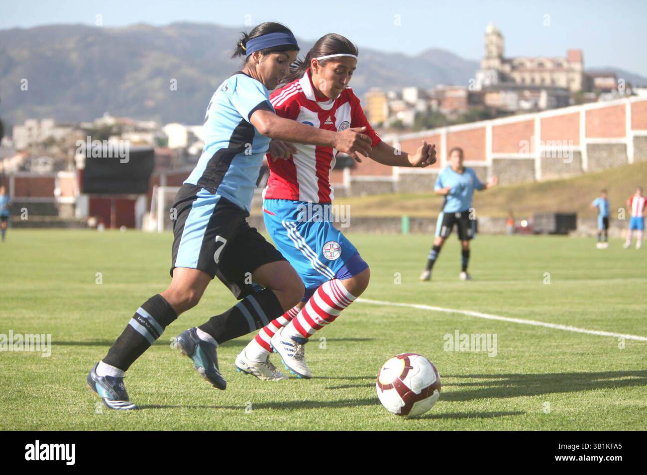 9 novembre 2010 - Azogues, CAÃ’AR, ÉQUATEUR - (09/11/2010) AZOGUES, 09/11/2010, PARA DEPORTES, ESTADIO JORGE ANDRADE CANTOS, PARAGUAY VS. URUGUAY (crédit image : © El Comercio/GDA/ZUMApress.com) Banque D'Images