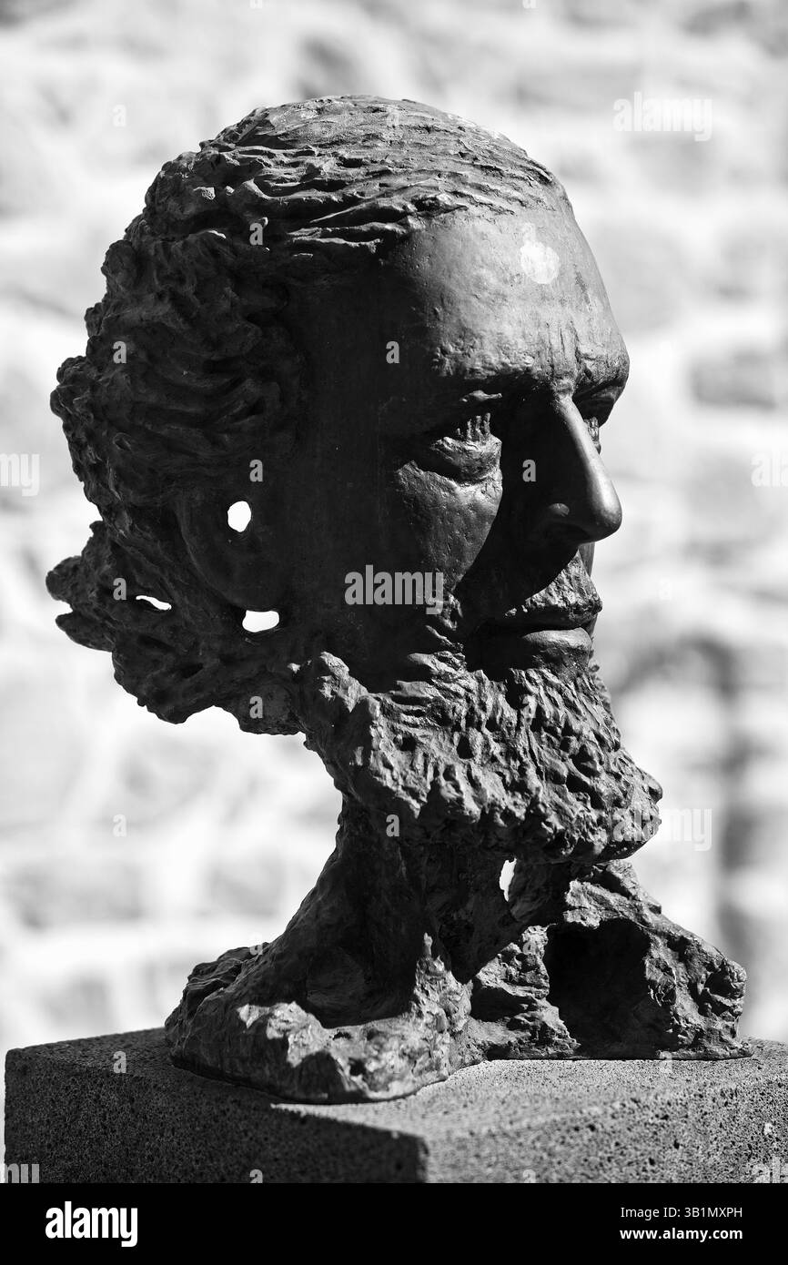Portrait tête Wilhelm Liebknecht par Gerhard Burk, gris bronze patiné, Giessener Koepfe, Altes Schloss Giessen, Hesse, Allemagne, Europe Banque D'Images