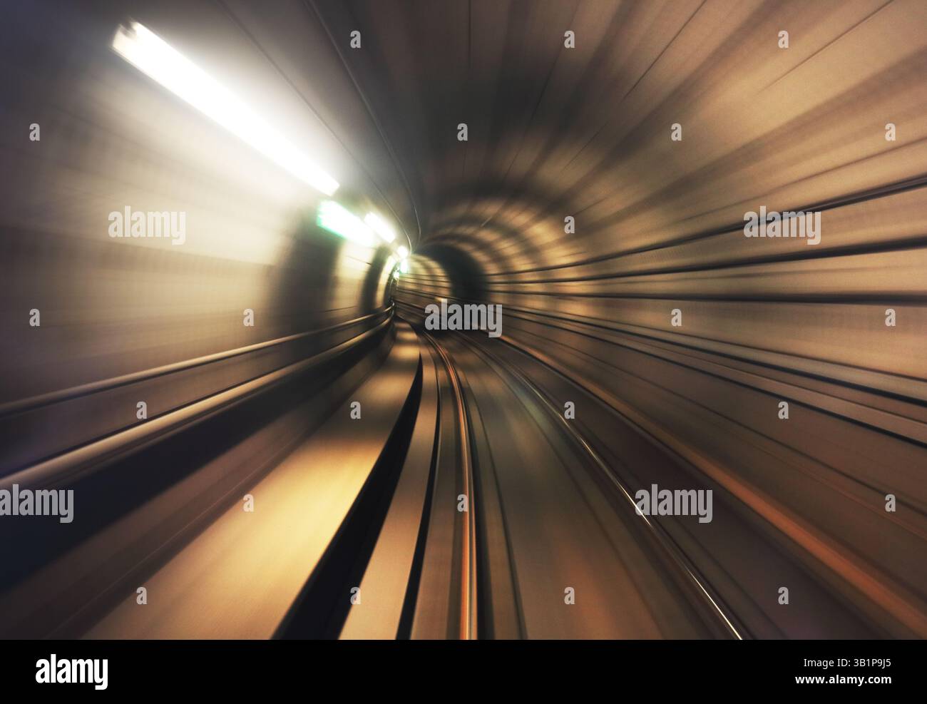 Mouvement flou dans le tunnel du métro. Métro de Copenhague Banque D'Images
