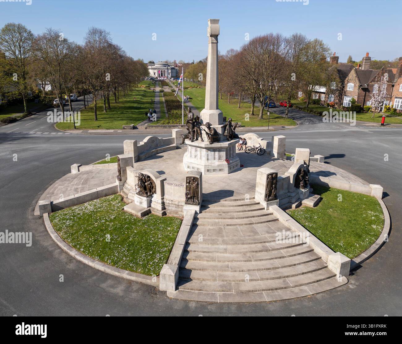 WIRRAL, MERSEYSIDE, ANGLETERRE - 09 AVRIL 2025 : le mémorial de guerre de la première Guerre mondiale et la galerie d'art Lady lever, Port Sunlight, Wirral, Angleterre Banque D'Images