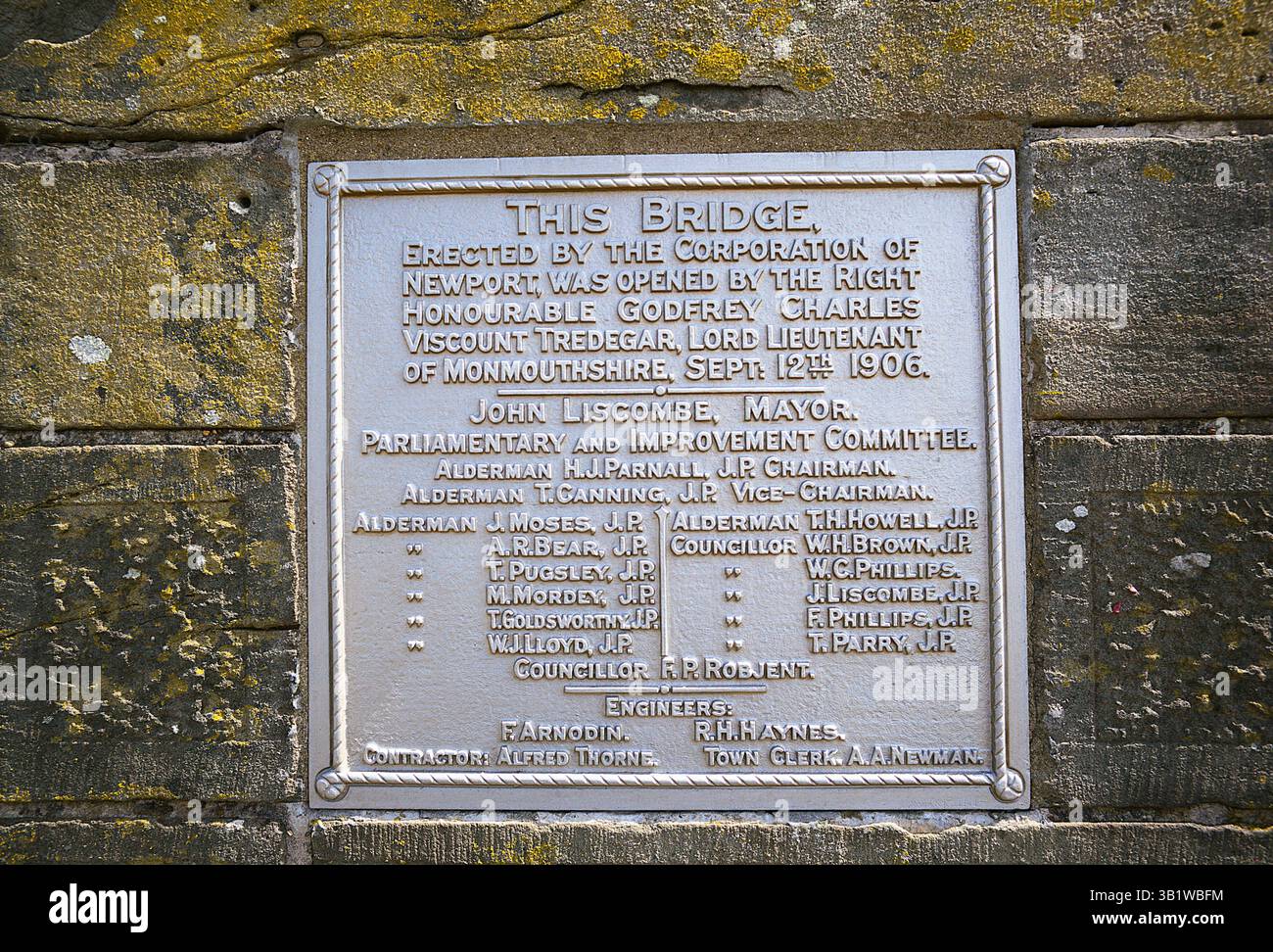 Plaque originale de l'ouverture du pont transporter de Newports. Banque D'Images