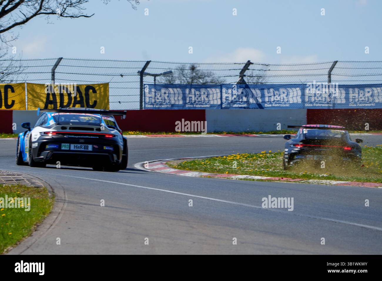 26.04.2025 Nürburgring Langstrecken Serie Rennen 2(NLS), Nürburgring,Allemagne, photo : # 901, SRS Team Sorg Rennsport, Oleksii Kikireshko, Patrik Grütter, Fabio grosse, dans la BMW 325i sur les chemins égarés dans le Hohenrainschikane Banque D'Images