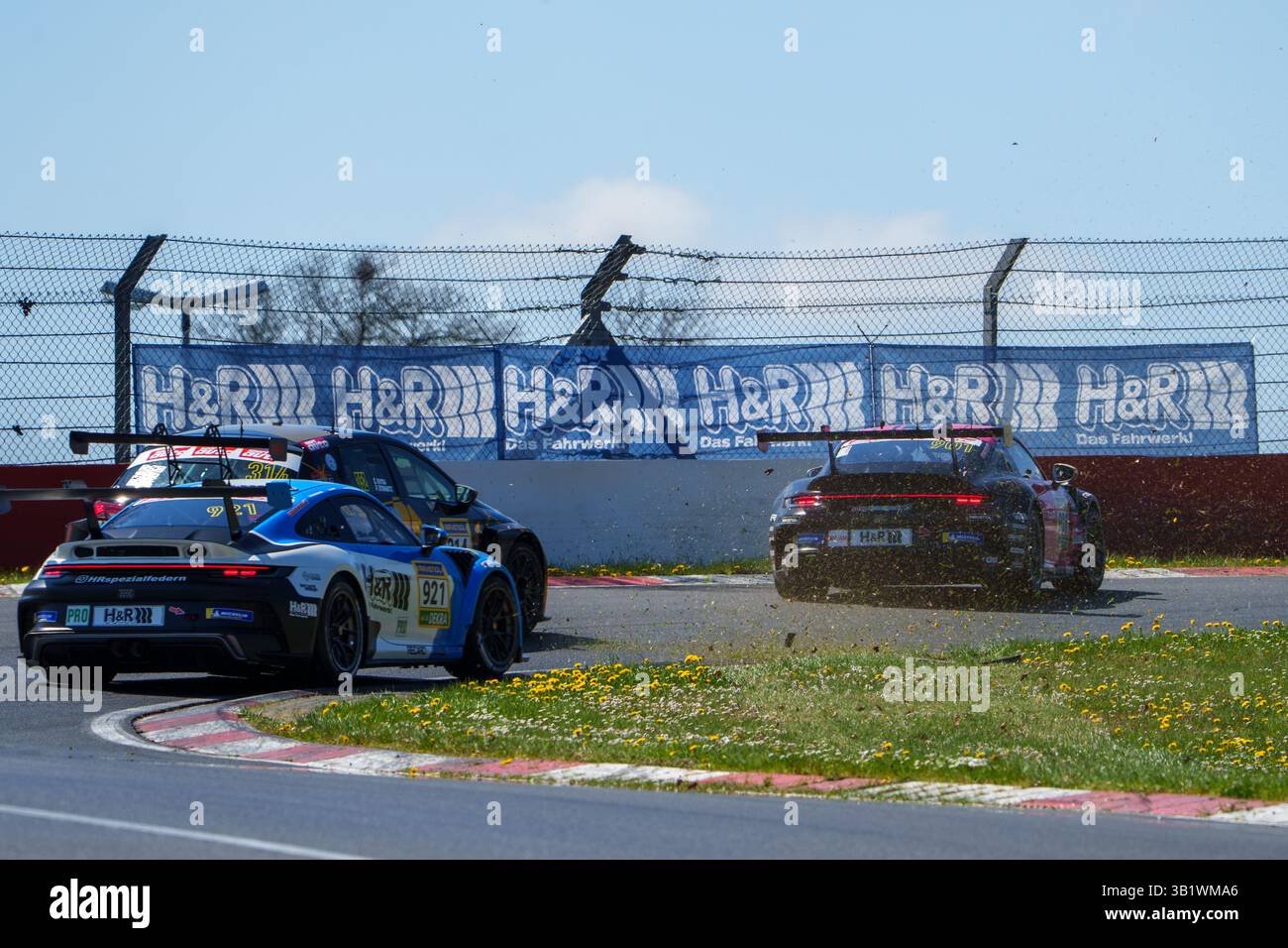 26.04.2025 Nürburgring Langstrecken Serie Rennen 2(NLS), Nürburgring,Allemagne, photo : # 901, SRS Team Sorg Rennsport, Oleksii Kikireshko, Patrik Grütter, Fabio grosse, dans la BMW 325i sur les chemins égarés dans le Hohenrainschikane Banque D'Images