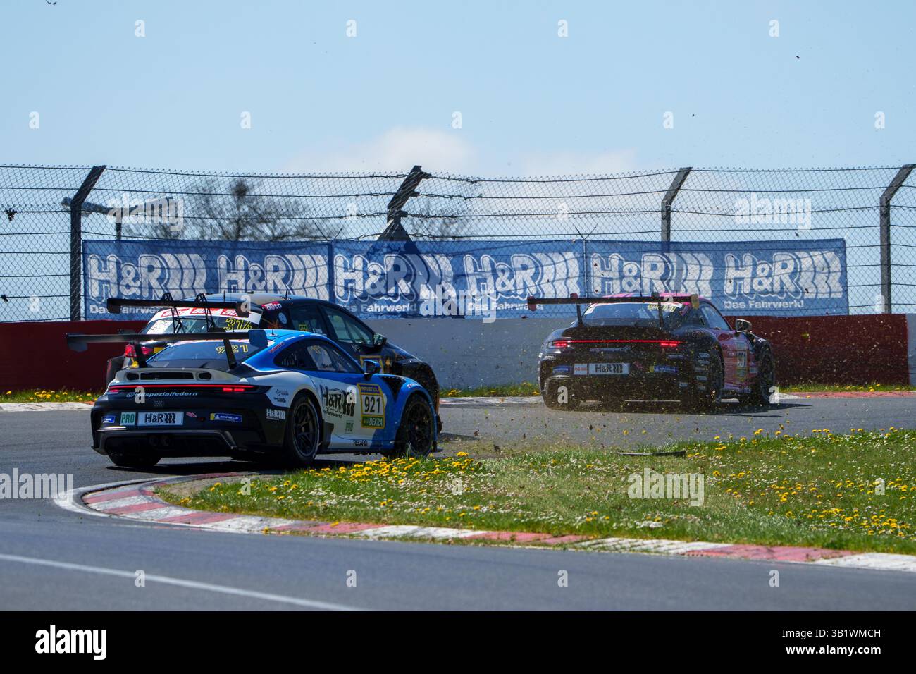 26.04.2025 Nürburgring Langstrecken Serie Rennen 2(NLS), Nürburgring,Allemagne, photo : # 901, SRS Team Sorg Rennsport, Oleksii Kikireshko, Patrik Grütter, Fabio grosse, dans la BMW 325i sur les chemins égarés dans le Hohenrainschikane Banque D'Images