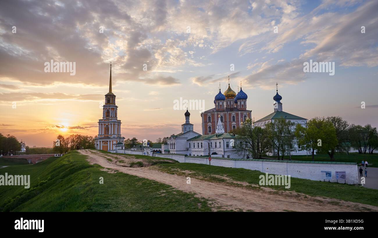 Vue sur le Ryazan Kremlin au coucher du soleil Banque D'Images