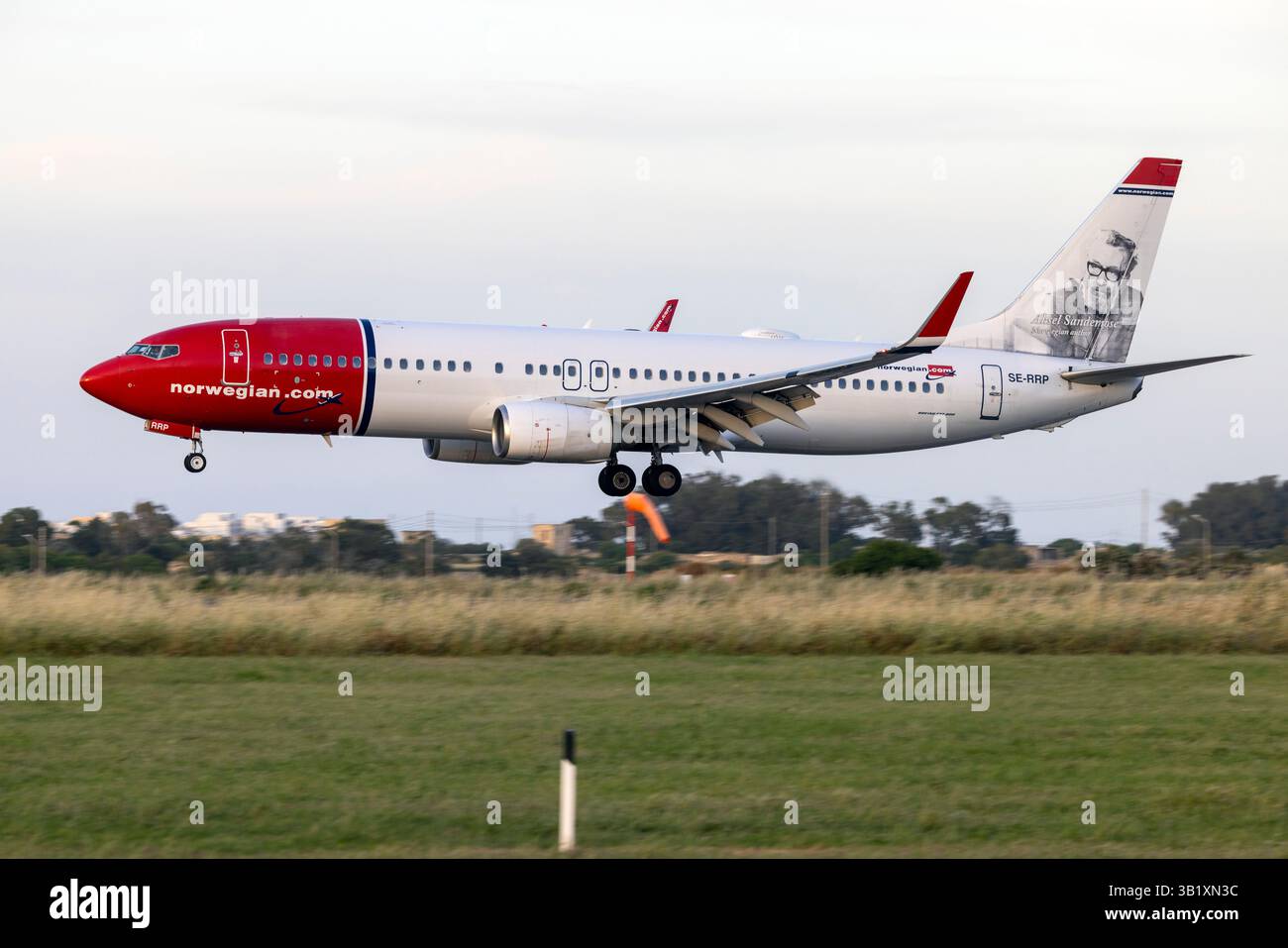 Norwegian Air Sweden Boeing 737-8JP (REG : se-RRP) débarquant de Copenhague. Banque D'Images
