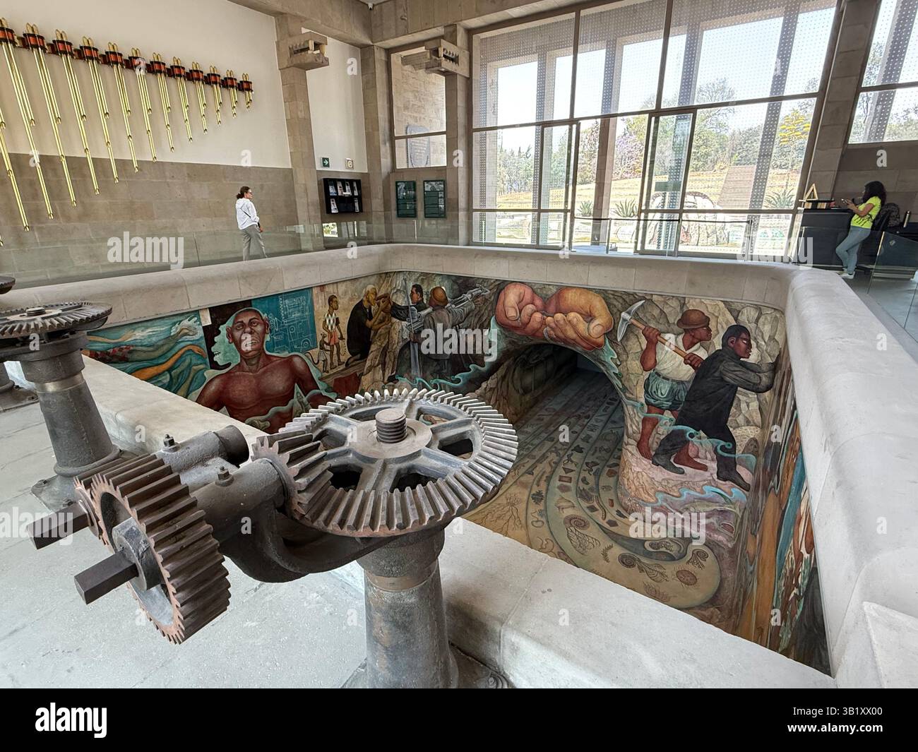Les peintures murales de Diego Rivera dans le parc Bosque de Chapultepec à Mexico, 'El Agua, Origen de la Vida' ('eau, source de vie') à l'intérieur de la structure de retenue d'eau. Il célèbre l'eau comme essence de la vie, mêlant science, culture indigène et mythologie Banque D'Images