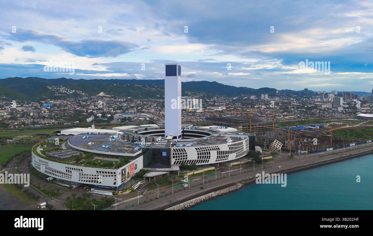 Cebu Philippines. SM Seaside Mall, le dernier centre commercial SM construit dans la ville de Cebu avec vue sur la mer. Banque D'Images