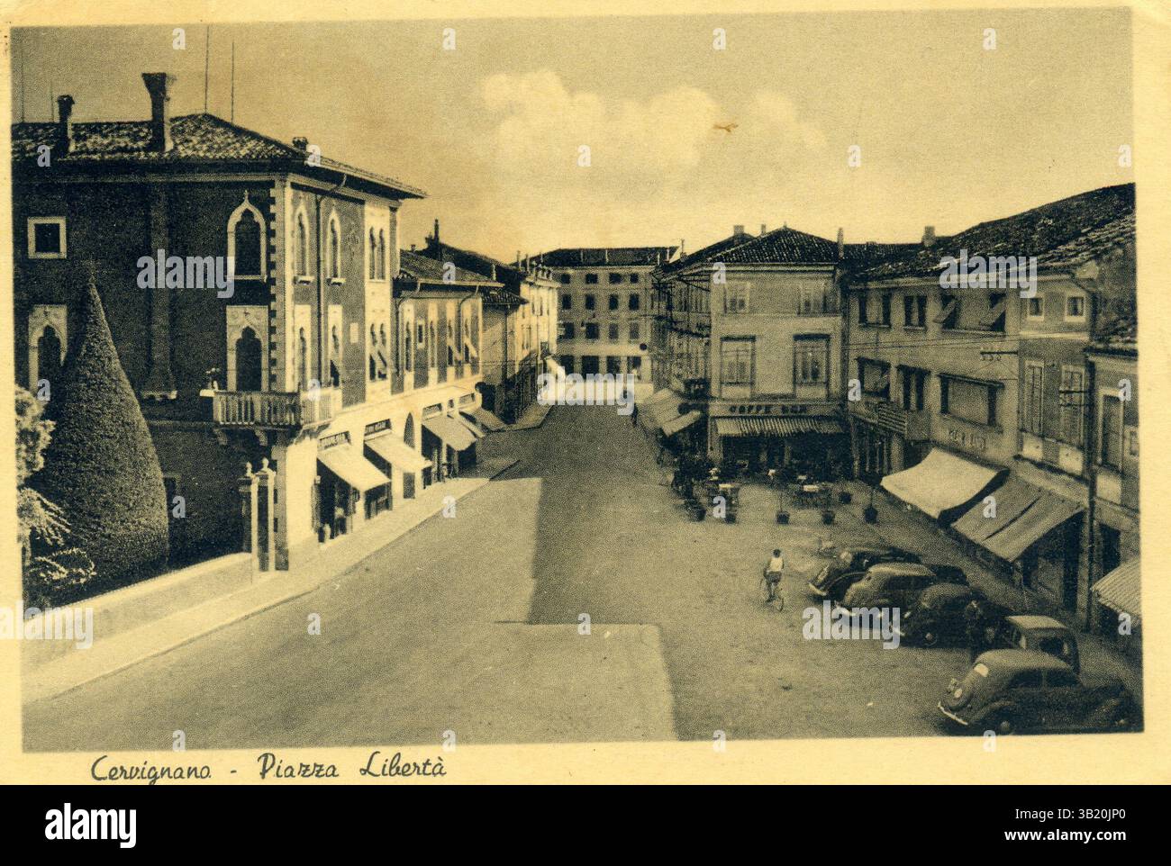 1940 carte postale - Cervignano Del Friuli, Italie - Piazza Libertà Banque D'Images