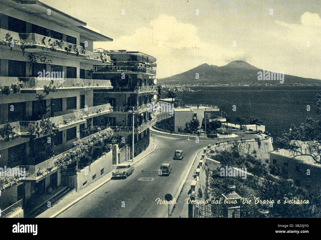 1950 CA, carte postale vintage, Naples, Italie - Posillipo, via Petrarca Banque D'Images