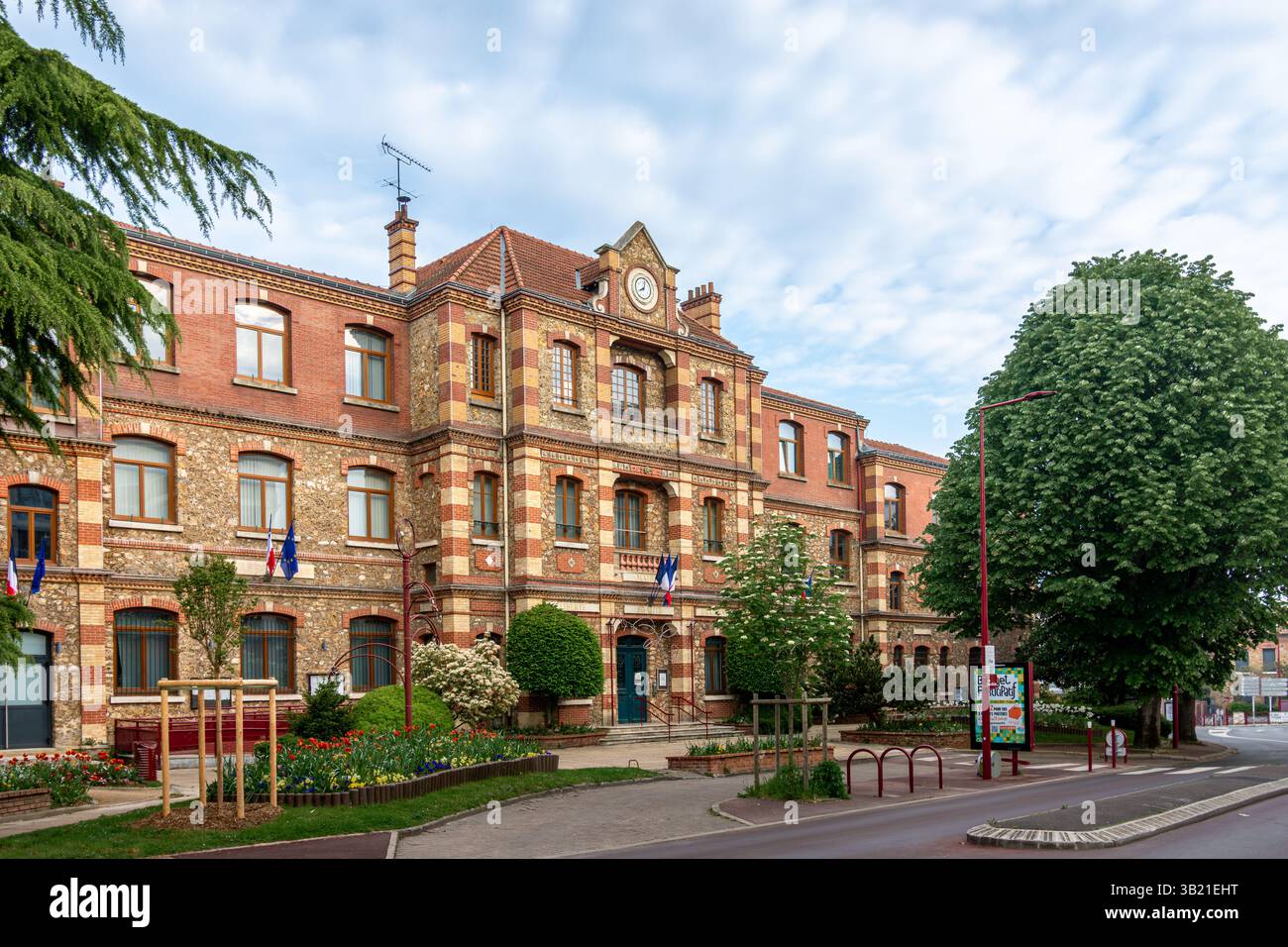 Vue extérieure de la mairie de Fresnes, commune française située dans le département du Val-de-Marne, en Ile-de-France Banque D'Images