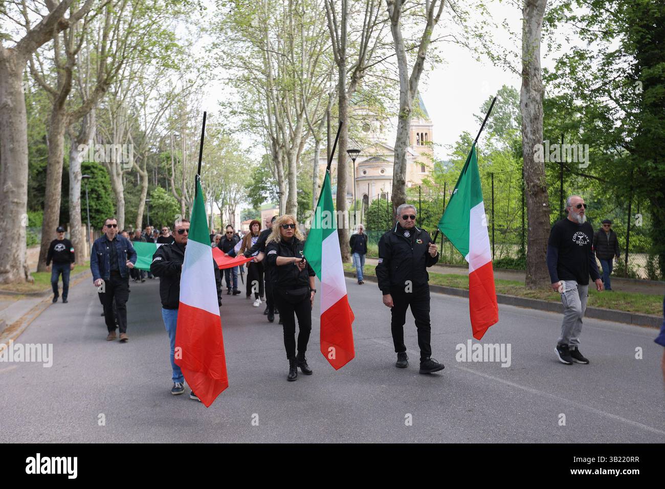 PREDAPPIO - Corteo dei Fascisti per commémoare l’anniversario della morte di Benito Mussolini 27 avril 2025 ( photo Guido Calamosca / LaPresse) PREDAPPIO - procession fasciste pour commémorer l’anniversaire de la mort de Benito Mussolini 27, avril 2025 ( photo Guido Calamosca / LaPresse ) Banque D'Images
