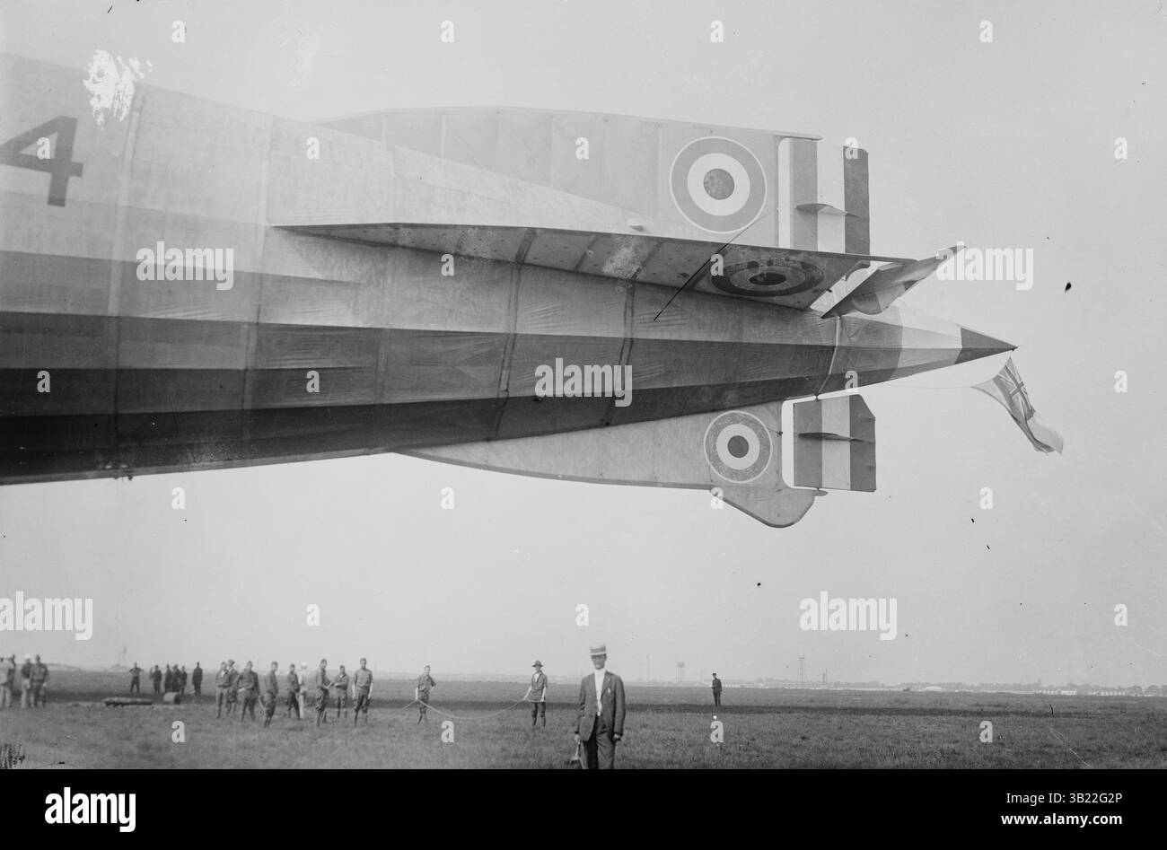 06 juin 1920 - U.S. - queue du dirigeable britannique R-34. Date exacte inconnue. . (Crédit image : © BuyEnlarge/ZUMAPRESS.com) Banque D'Images