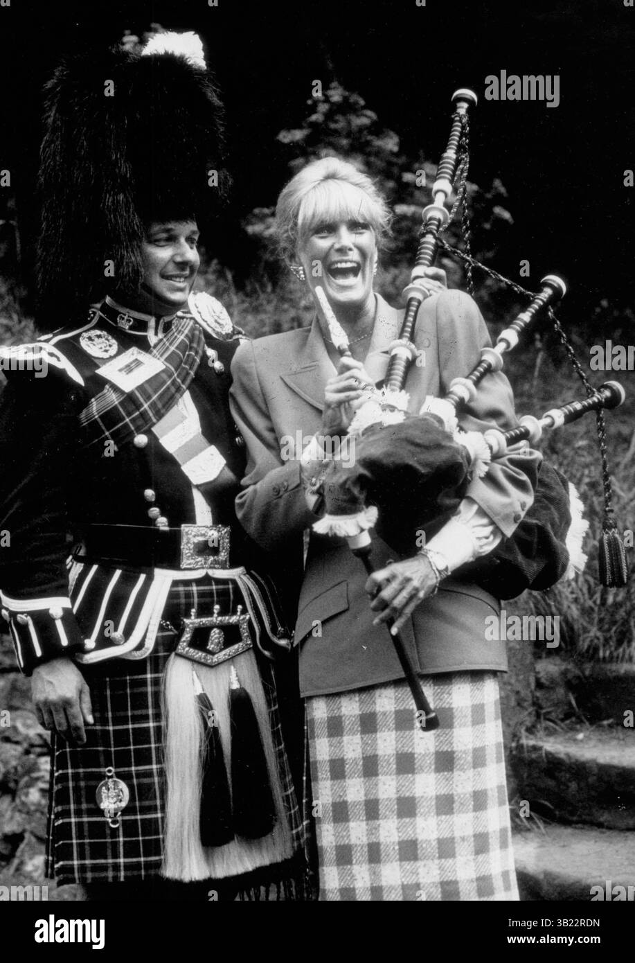 24 février 2011 - LINDA EVANS EST ARRIVÉE EN ÉCOSSE POUR Un ACCUEIL DIGNE DE SA DYNASTIE SHOW 1985.(Credit image : © Globe photos/ZUMAPRESS.com) Banque D'Images